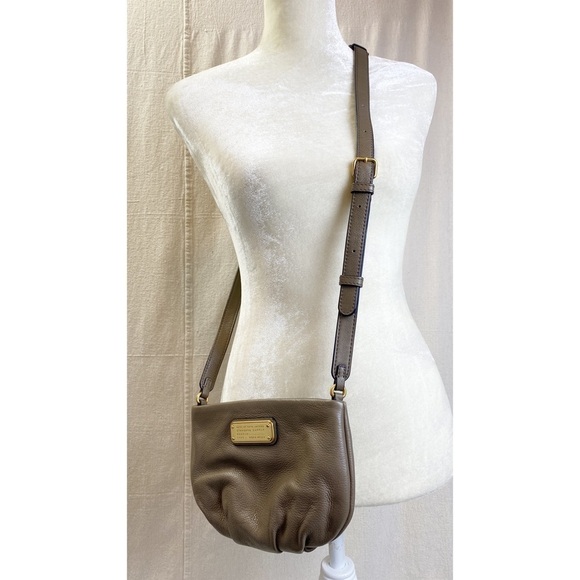 Marc Marc Jacobs Taupe Pebbled Leather Percy Q Crossbody Bag - Picture 1 of 8